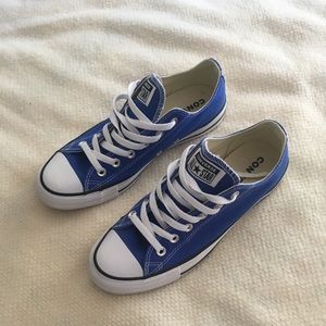 Blue low converse unisex